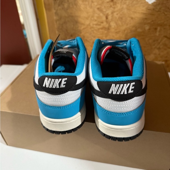 Nike Men's Dunks - Picture 3 of 6